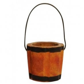 Spand af bejdset tr med hank