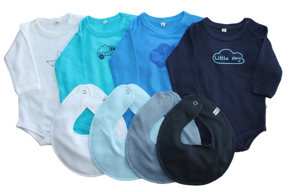 1 stk. Body str. 50 og 1 stk. savlesmæk med navnDreng Bodystocking