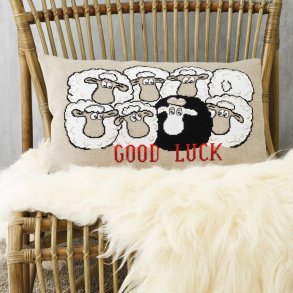 Broderi, Pude, Good Luck