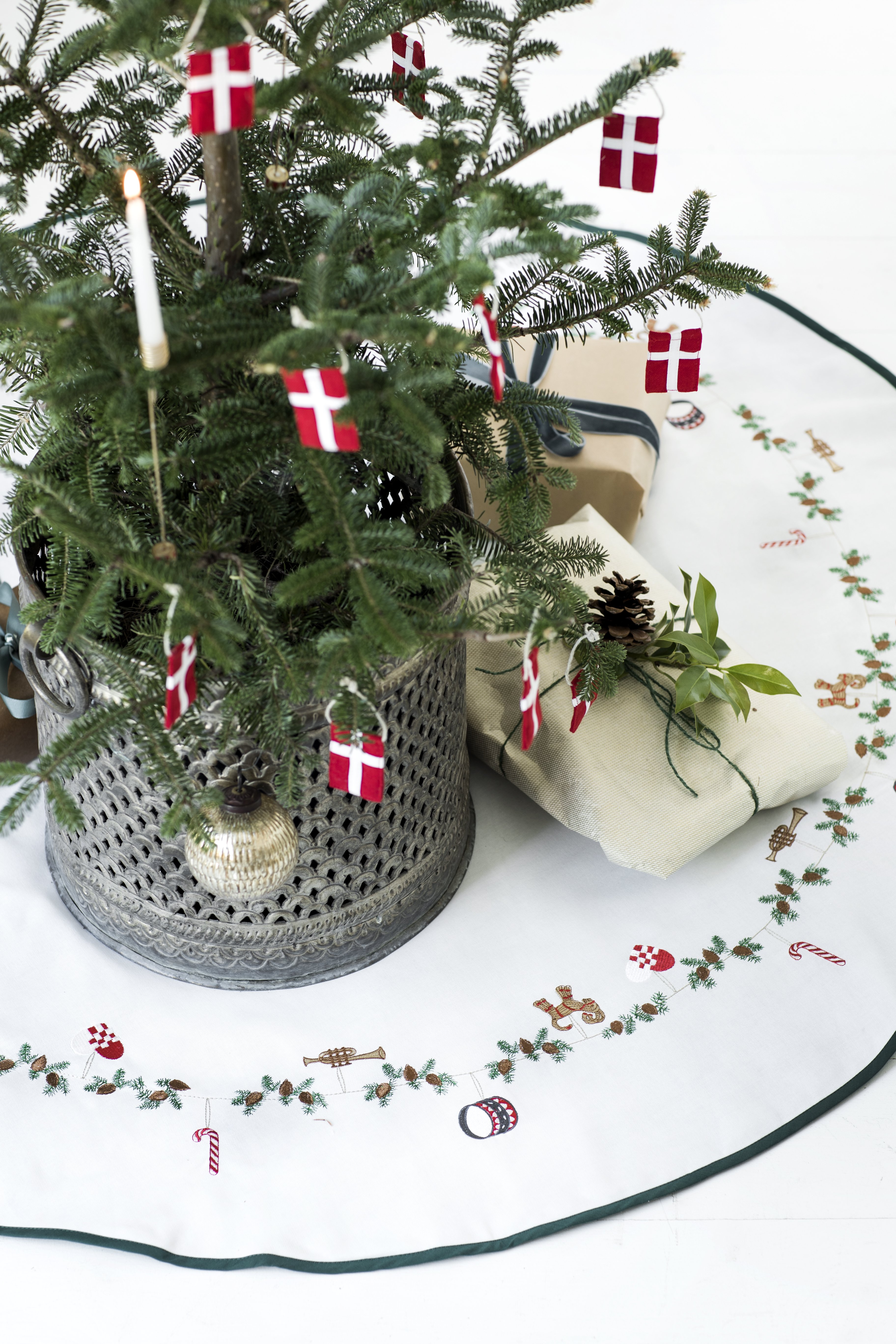 Forsømme forurening lærling Juletræstæppe med klassiske julemotiver - Jul med Langkilde & Søn - Bæklund  Design ApS