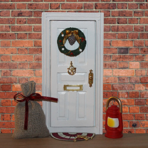 Nissedr i tr hvid med tilbehr