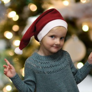 Nissehue i fleece og hvid ribkant - vinrd - vlg str. - med/uden navn