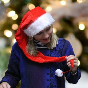 Lang nissehue i velour til voksen 100 cm - med/uden navn