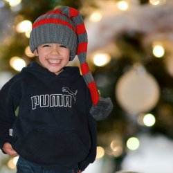 Nissehue i groft strik - Stribet r�d/Gr� - Fra 2 �r til voksen-med/uden navn