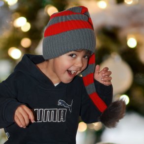 Nissehue i strik - Stribet rd/Gr - Fra 2 r til voksen-med/uden navn