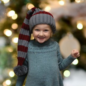 Nissehue i groft strik - Stribet Mrkerd/Gr - Fra 2 r til voksen-med/uden navn