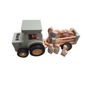 Traktor og vogn med navn